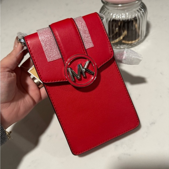 SOLD🤍MICHAEL KORS Carmen small phone holder crossbody bag ♥️ - Picture 5 of 12